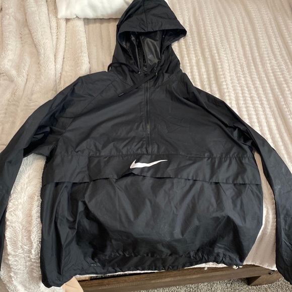 nike jacket that turns into a bag